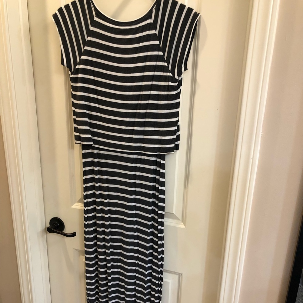Pea in the Pod S nursing/maternity dress